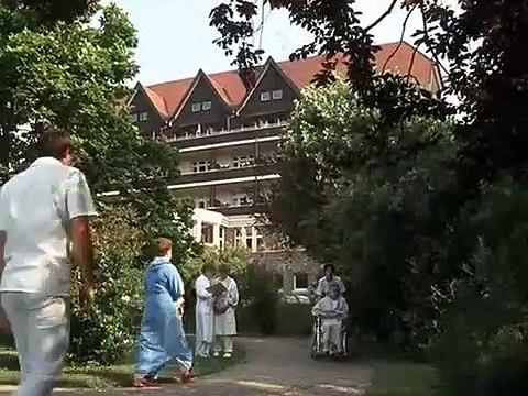 Die Schwarzwaldklinik S02E06-Spätes Glück