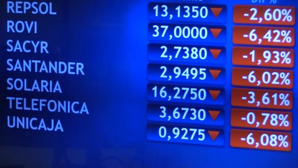 El Ibex cede más de un 2 % por otro desplome de la banca tras la compra de Credit Suisse