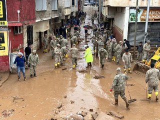 ŞANLIURFA'DA 10 BİN PERSONEL İLE ÇAMUR TEMİZLİĞİ