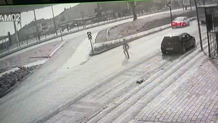 OTOMOBİLİN YAYAYA ÇARPTIĞI KAZA, KAMERADA