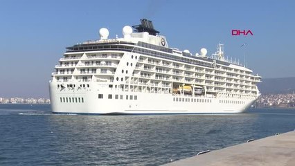 İZMİR'E, 2023 YILININ İLK KRUVAZİYER GEMİSİ GELDİ