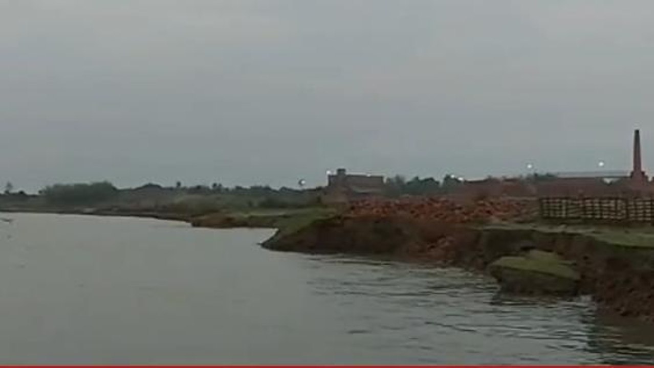 হুগলি: নতুন করে ভাঙন শুরু, গঙ্গায় বিলীন কয়েক হাজার বিঘা জমি, আতঙ্ক