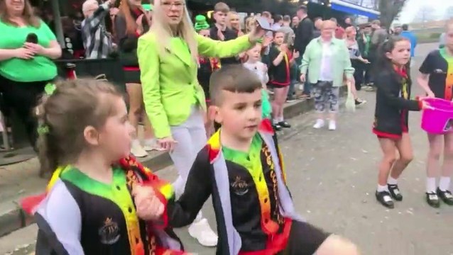 Irish dancers outside Sandino's on St Patrick's Day