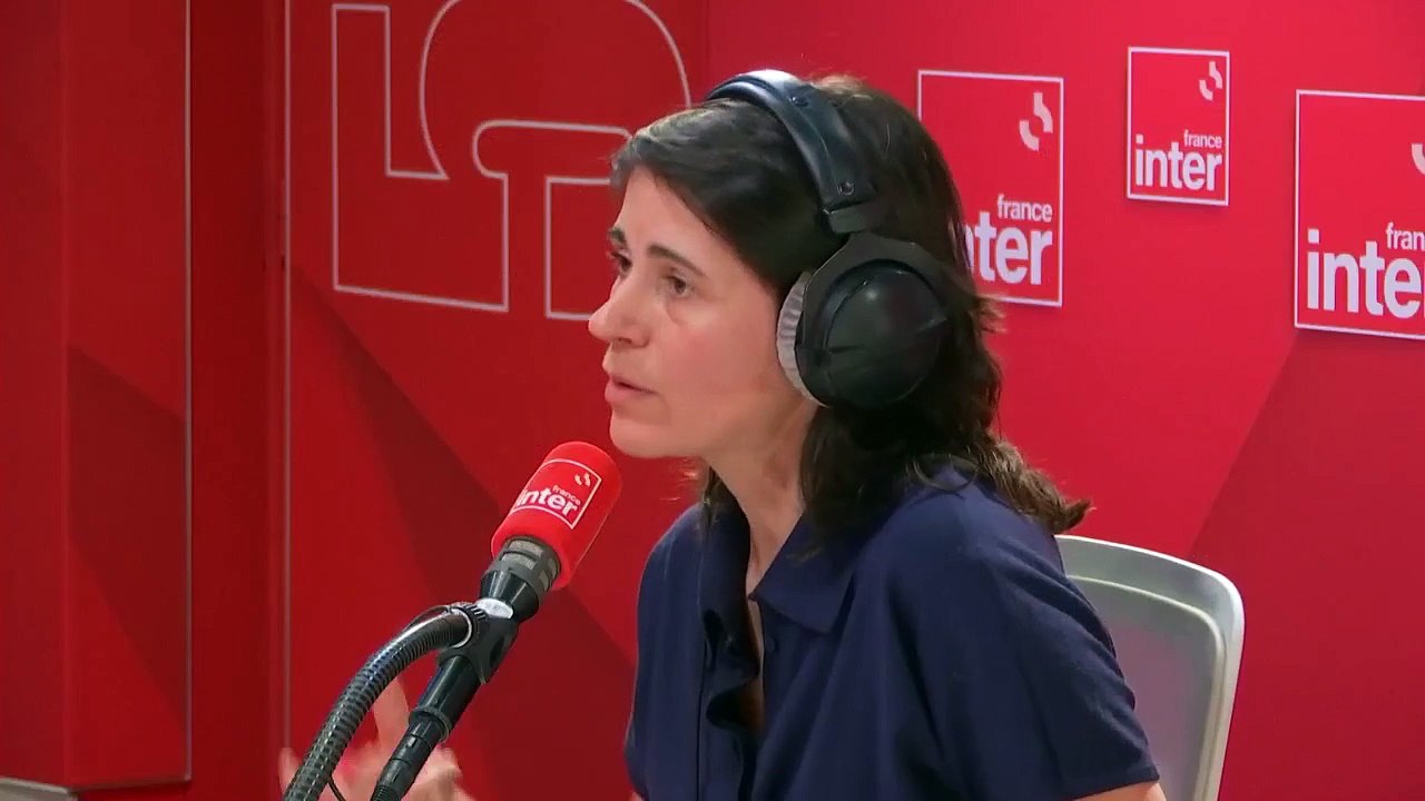 VOICI - Mireille Dumas : ses tristes confidences sur la fin de vie de sa mère