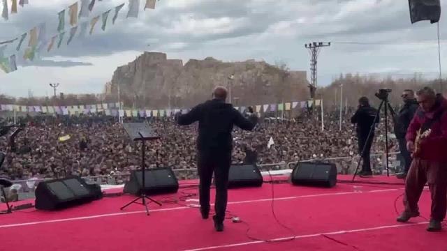Van'da Nevruz Kutlamalarına Katılan Hakkı Saruhan Oluç: Bu Nevruz İktidarı Değiştirme Nevruz'udur