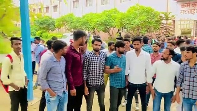 कॉलेज में पढ़ाने के लिए नहीं है कोई शिक्षक