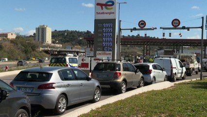 « J’attends et je suis en panne » : à Marseille, l’essence commence à manquer