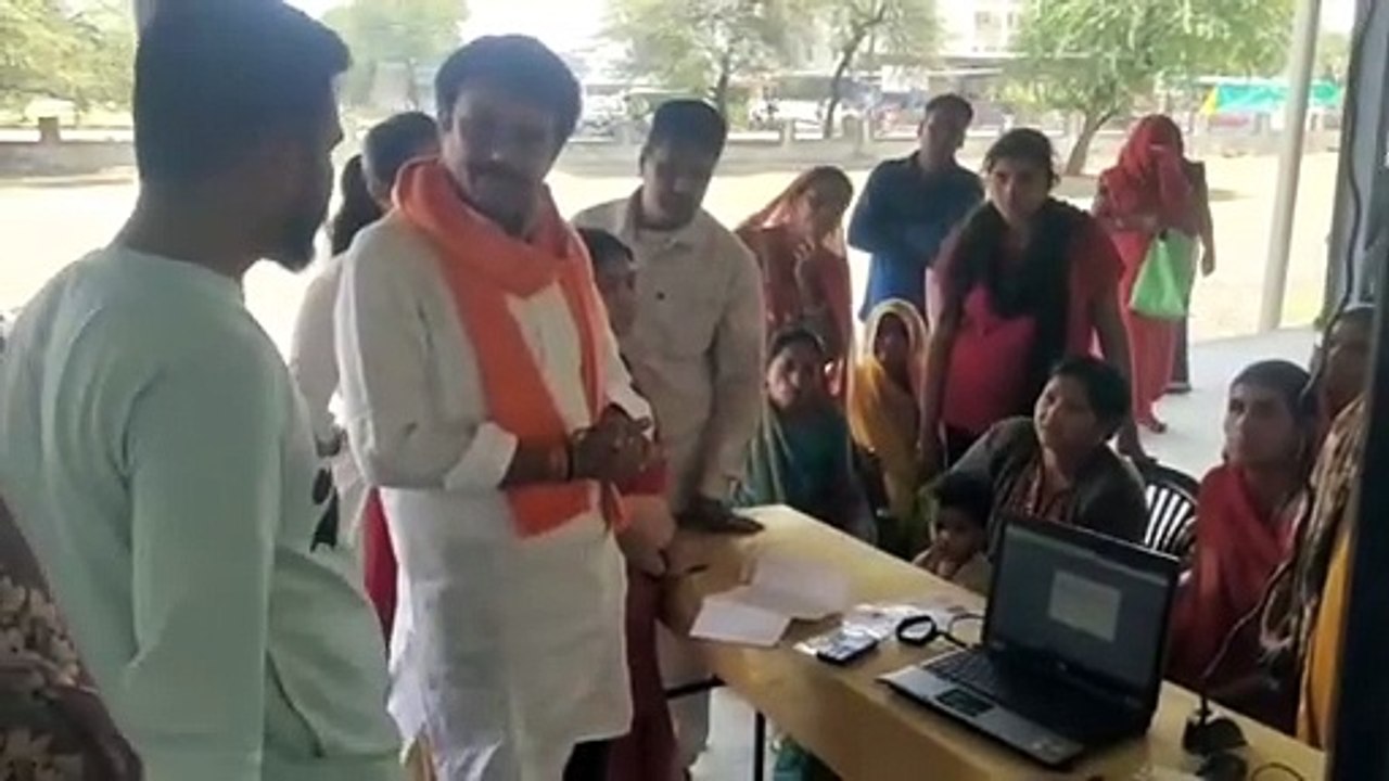 Watch video: When Ratlam mayor arrived suddenly..