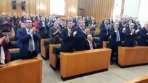 CHP Grubu kapalı toplantıda Kılıçdaroğlu'nun Cumhurbaşkanı adaylığını oy birliğiyle kararlaştırdı; milletvekilleri kararı ayakta alkışladı