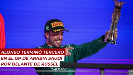 Скачать видео: F1 | GP DE ARABIA SAUDÍ | El TROLEO de FERNANDO ALONSO a RUSSEL tras recuperar el PODIO | AS