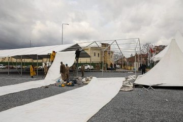 MALATYA'DA, DEPREMZEDELER İÇİN İFTAR ÇADIRLARI KURULUYOR