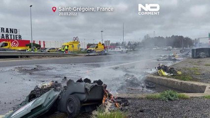 Manifestanti appiccano incendi sulla circonvallazione di Rennes