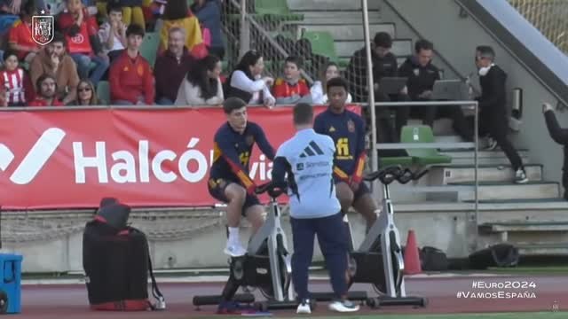 Luis de la Fuente dirige su primer entrenamiento como seleccionador de 'la Roja'