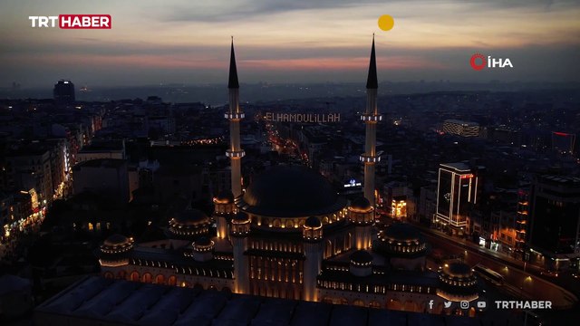 Taksim Camii mahya ile taçlandırıldı