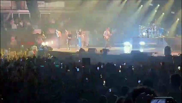 Maneskin a Firenze, Damiano fa salire i fan sul palco