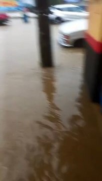 Alagamentos causam transtornos em Senador Pompeu na tarde desta segunda-feira, 20