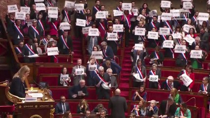 프랑스 총리 불신임안 가까스로 부결..."반대 투쟁 계속" / YTN