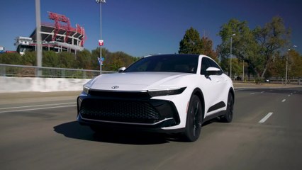 2023 Toyota Crown Platinum Oxygen White Driving Video