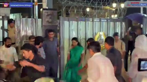 విక్టరీ సింబల్ చూపిస్తూ చిరునవ్వుతో... ఈడి ఆఫీస్ నుండి బయటకు కవిత 