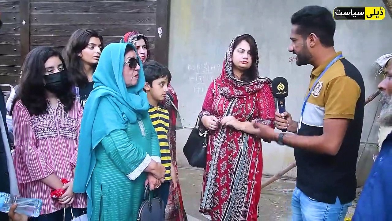 UK Sy Ayi Larki Imran Khan Ky Liye Zaman Park Pohanch Gyi __ Daily Siasat