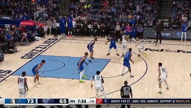 Dillon Brooks chambre le banc des Mavericks