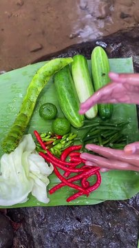 Halooo siang ini kita goreng iwak jahir gais Mbok ada yang mau recook sambal ininih gais - cabe rawi...lupa mboten ke vidio ) xixixi- garam,oenyedap rasa,gula merah Yuk maem yuk….. Btw kalian terahir ke curug kapan gais