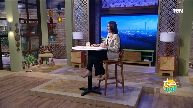 انتي أمي وأختي وحبيبتي .. بكاء ياسمين سيف بعد مفاجأة والدها على الهواء