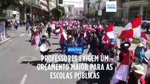 Professores bolivianos protestam por melhores condições no ensino