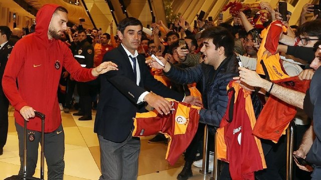 Galatasaray kafilesi, Bakü'de coşkuyla karşılandı
