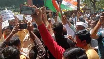 Video- देखिए किस तरह आपस में भिड़े भाजपा-कांग्रेस कार्यकर्ता