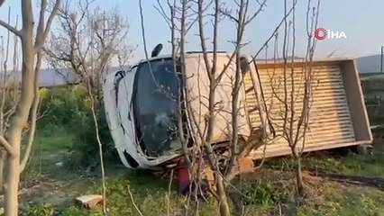 Bursa’da kontrolden çıkan kamyonet şarampole uçtu: 2 yaralı