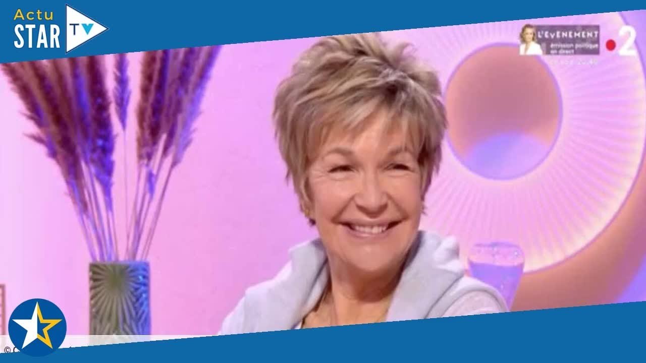 Véronique Jannot révèle le nom de son premier amour et surprend le plateau de La Maison des Maternel