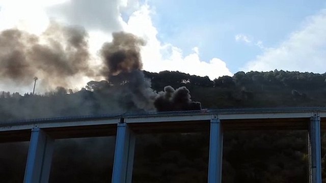 Pizzo, camion in fiamme