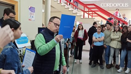 José Enrique y Laura reivindican a los futuros maestros la riqueza y la valía de las personas con down