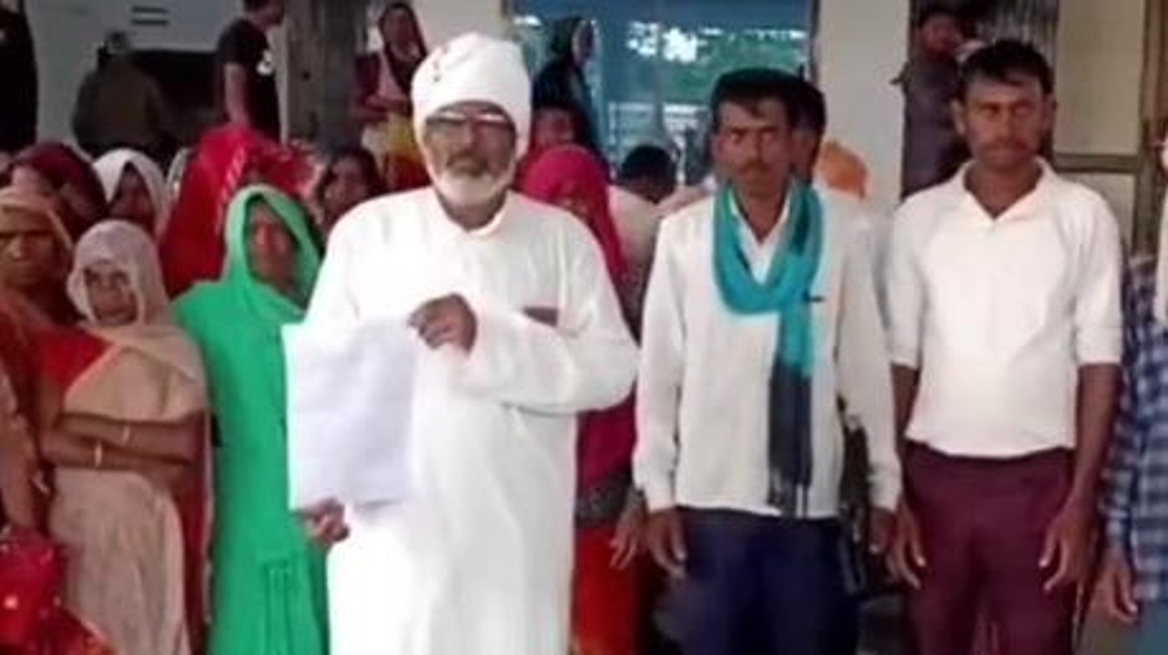 रीवा: सरकारी राशन दुकान से नहीं मिल रहा राशन, उपभोक्ताओं ने कलेक्टर से लगाई गुहार