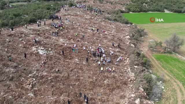 Denizli'de Deprem Şehitleri Hatıra Ormanı'nda ilk fidanlar toprakla buluştu