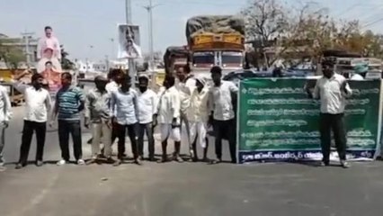 బాల్కొండ: న్యాయం కోసం పోరాడితే.. మాపైనే కేసులు పెడుతున్నారు..!