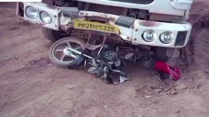 कटनी: ट्रक ने बाइक सवार पति-पत्नी को कुचला, मची चीख पुकार