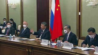 Xi se encontra com primeiro-ministro russo e afirma que vai priorizar relações com Moscou