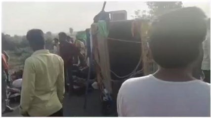 खरगोन: श्रद्धालुओं से भरा पिकअप वाहन अनियंत्रित होकर पलटा,मची चीख पुकार