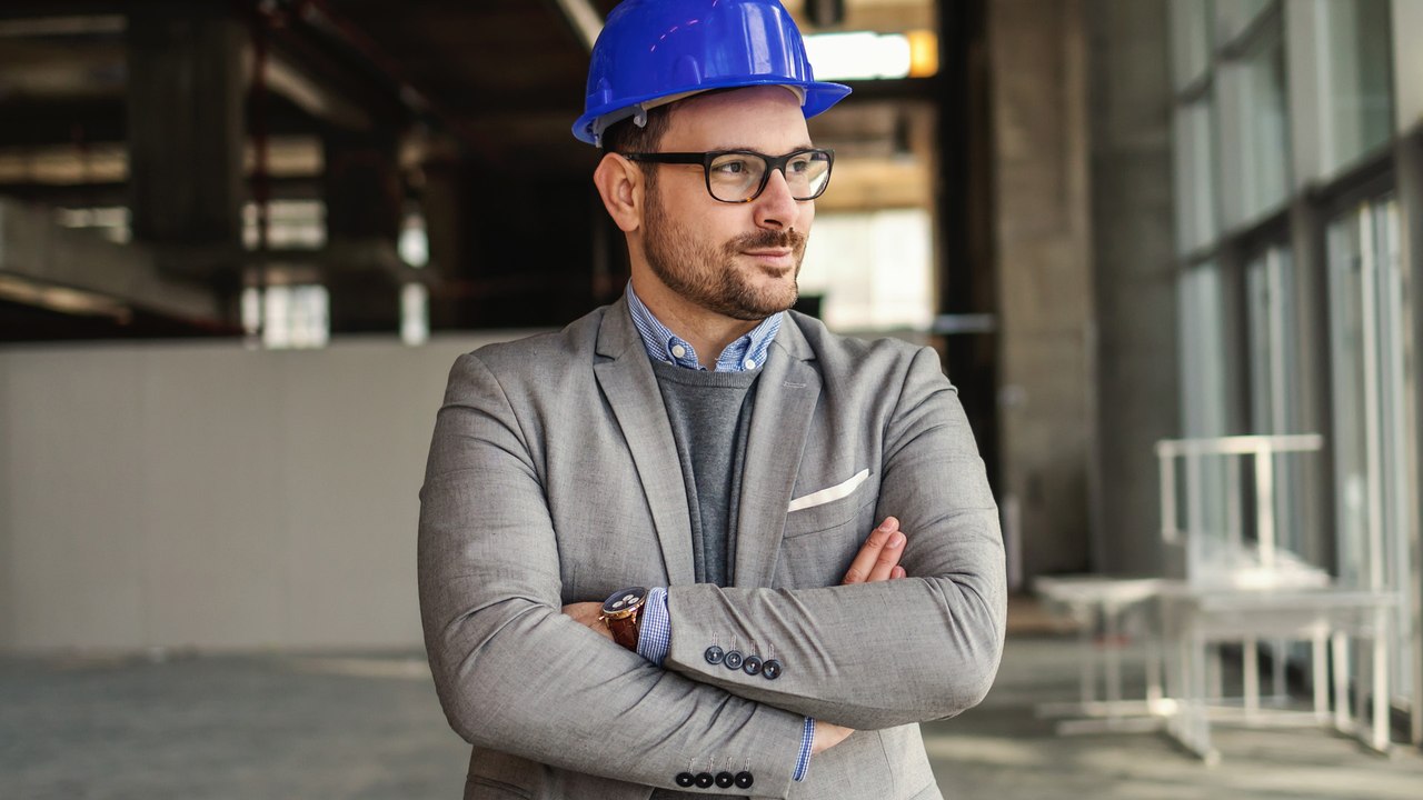 Selbstverliebt & kritikunfähig: Daran erkennst du einen Narzissten im Job