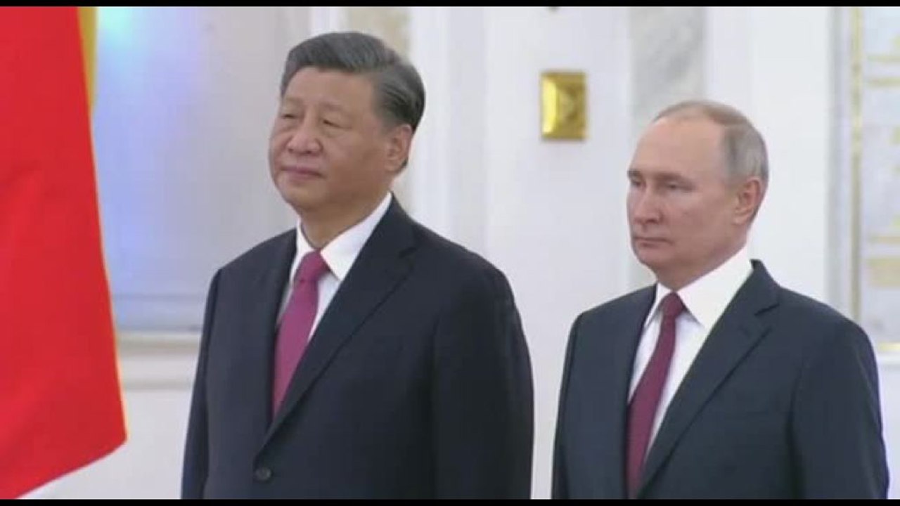Putin accoglie Xi Jinping al Cremlino con una cerimonia fastosa