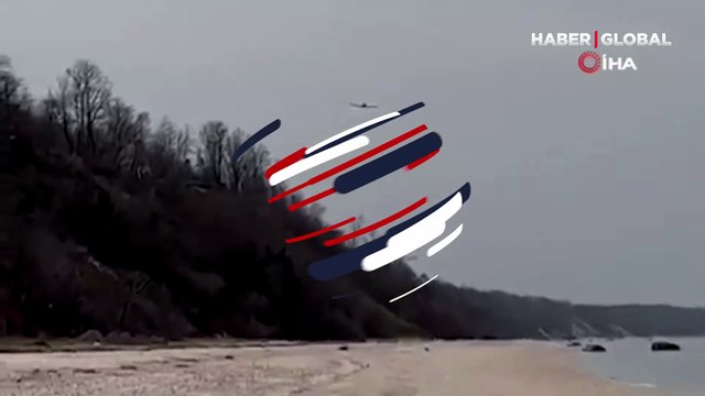 Motoru arızalandı, havada panik! Plaja acil iniş yapan uçak denize böyle sürüklendi