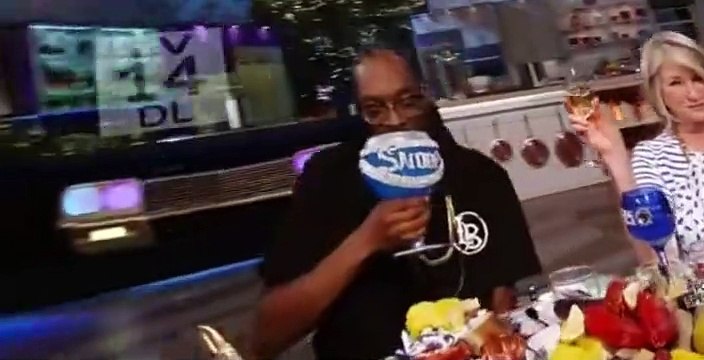 Martha and Snoops Potluck Dinner Party S01 E01