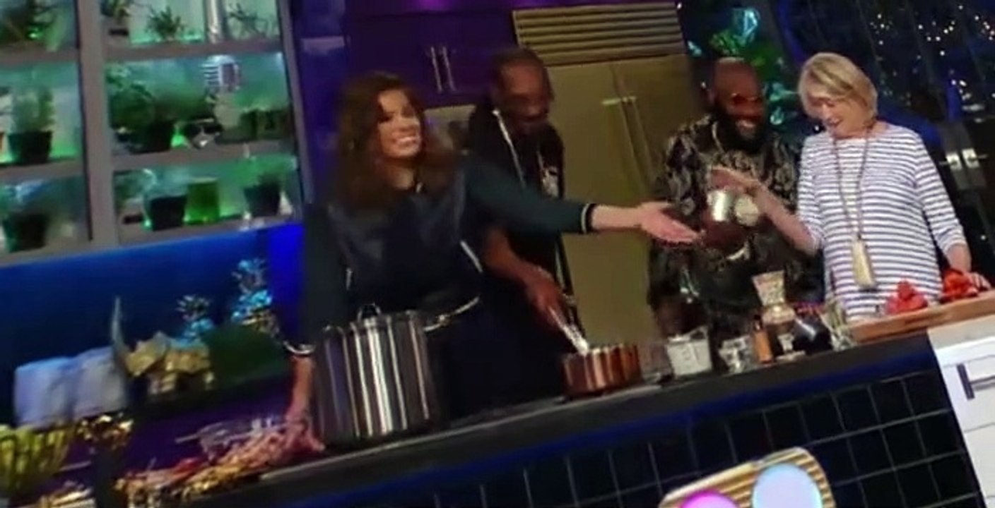 Martha and Snoops Potluck Dinner Party S01 E02