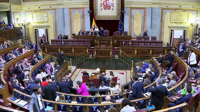 Sánchez acusa a Tamames de blanquear a Vox y este le critica por sus pactos