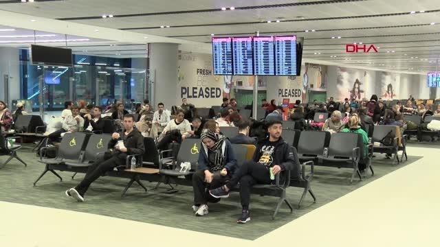 KABİN BASINCI DÜŞEN YOLCU UÇAĞI İSTANBUL HAVALİMANI'NA ACİL İNİŞ YAPTI