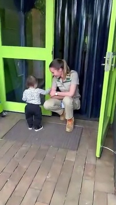 Little Girl Uses Cuteness to Break Back into the Zoo -- ViralHog