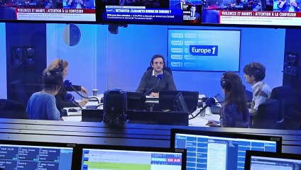 Réforme des retraites : ambiance festive lors d’un rassemblement sur la place de la République