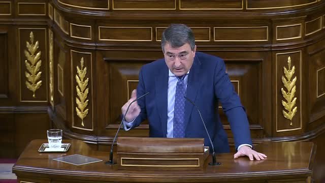 Rufián lamenta que Tamames prefiera una España facha a roja y se alíe con los hijos de quienes le encarcelaron